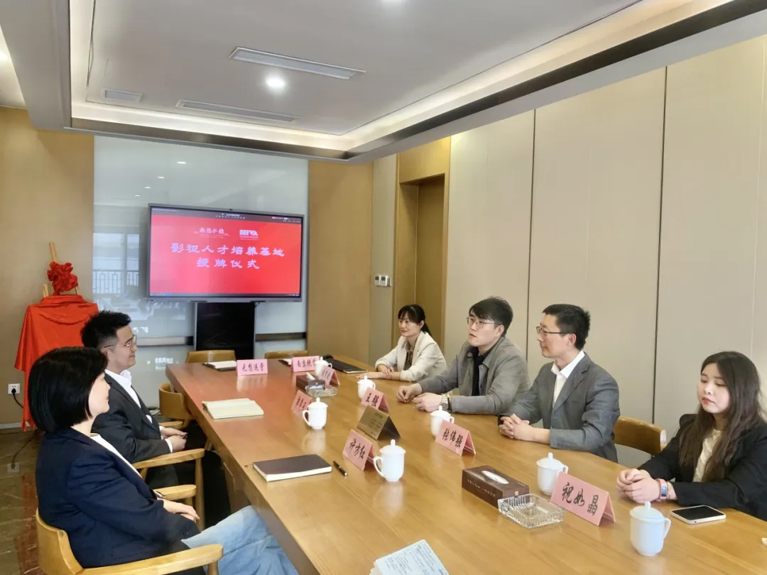 4f275841855b0f2a.jpg 4f275841855b0f2a.jpg